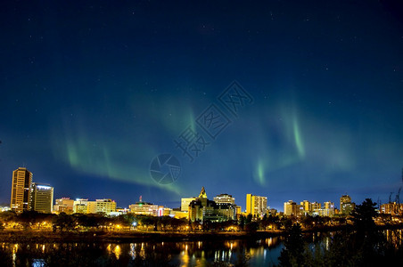 AuroraBorealis在萨斯喀彻温夜间摄影城图片