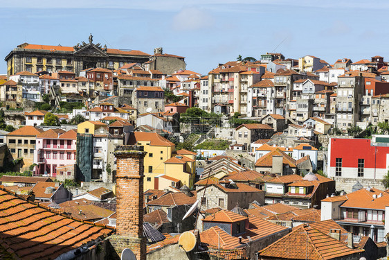 波尔图市历史中心与葡萄牙传统外墙的景象图片