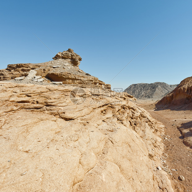 以色列内盖夫沙漠岩石山丘的忧郁和空虚中东令人窒息的景观和质