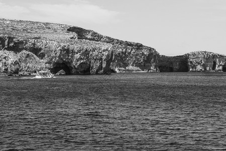 科米诺岛是马耳他群的一个小屿位于地中海马耳他和戈佐岛之间位于地中海的马耳他群岛和戈佐之间图片