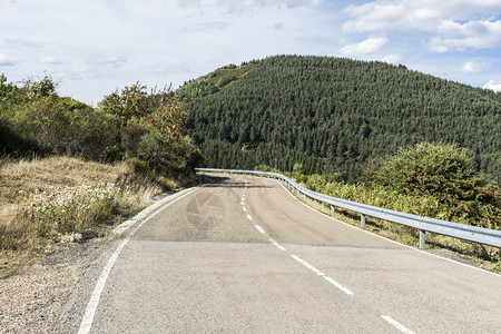 清晨西班牙欧洲峰风沥青路图片