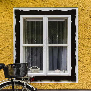 奥地利哈斯塔特市在雨季的家中骑车奥地利一个小城镇的所房屋典型窗户图片