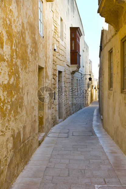 马耳他岛历史地段传统的麦芽建筑的狭小街道图片