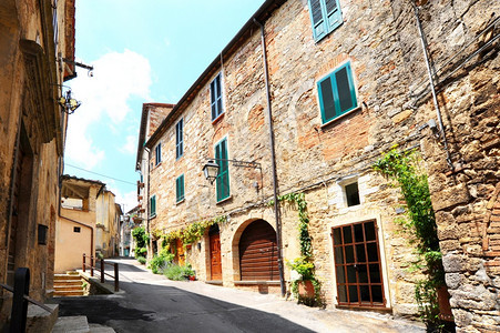 意大利中世纪城市的建筑狭窄街道窗户和百叶石路古代精神图片