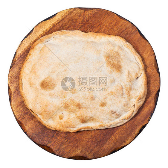 木板上闭合的扁饼在白色背景上被孤立图片