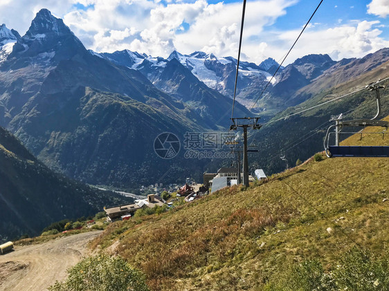 塔拉山到俄罗斯西亚地区度假村的索道缆车图片