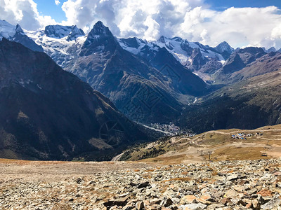 景观照明俄罗斯西亚地区度假村的对面背景