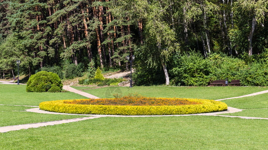 前往高加索矿产水域地区Kislovodsk度假村Kislovodsk公园花棚图片