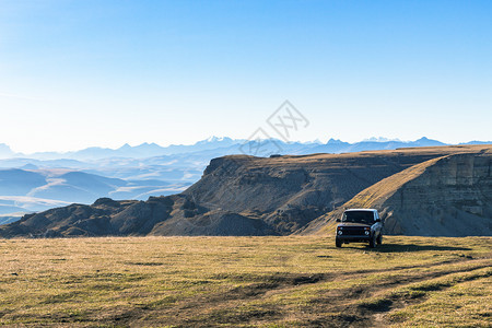 前往北高加索地区秋天上午高加索山区Bermamyt山高原图片
