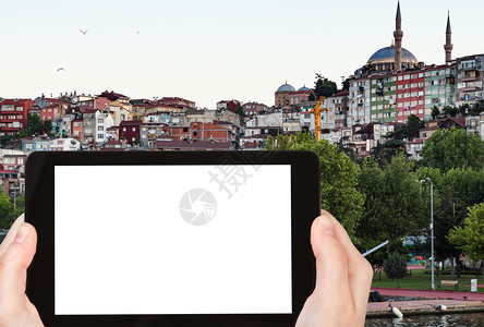 旅行概念春季晚上在土耳其伊斯坦布尔市Fatih区用智能手机拍摄的土耳其Fatih区旅游照片空白的剪切屏空白的广告场所背景图片