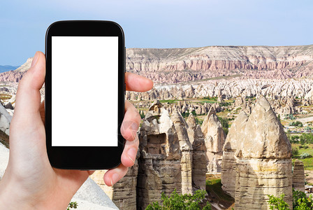 旅行概念土耳其卡帕多西亚戈雷梅公园山区谷Goreme公园仙子烟囱岩的旅游照片用智能手机拍摄空白剪贴板广告图片