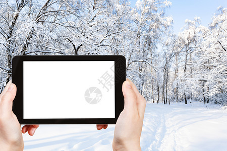 旅行概念莫斯科市冬季雪覆盖城公园的旅游照片用智能手机拍摄莫斯科市冬季雪覆盖城公园的旅游照片空白剪切屏广告位置图片