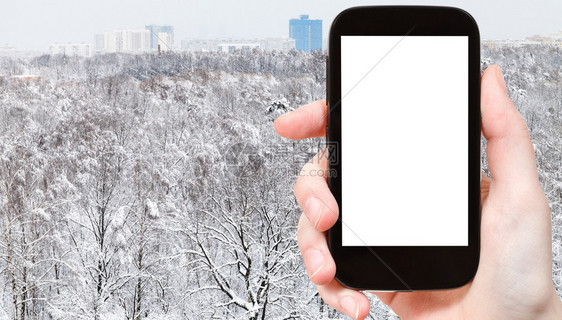 旅行概念莫斯科市冬季雪城公园和住宅区的旅游照片用智能手机拍摄空白剪切屏广告位置图片