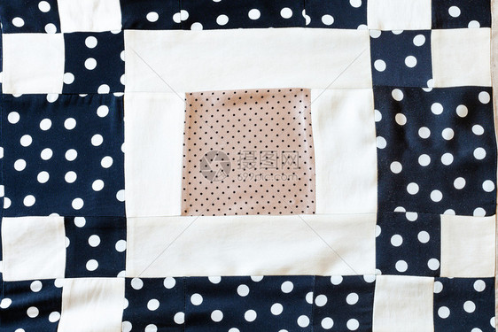 各种波尔卡圆点织物缝合式丝巾的细图片