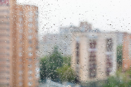 雨秋天背景的模糊城市风图片