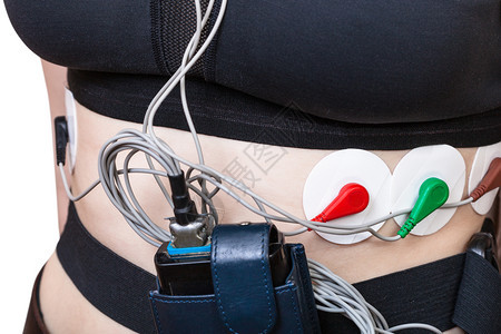 心电图的霍尔特监测器传感和记录附于女躯体图片