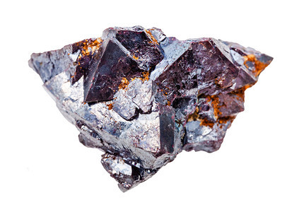 地质采集的自然矿物样本封存白色背景上孤立的原晶状丘石岩图片