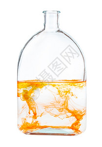 以白色背景隔离的玻璃瓶中水溶解的橙色以玻璃瓶中水溶解的橙色以玻璃瓶中水溶解的橙色图片