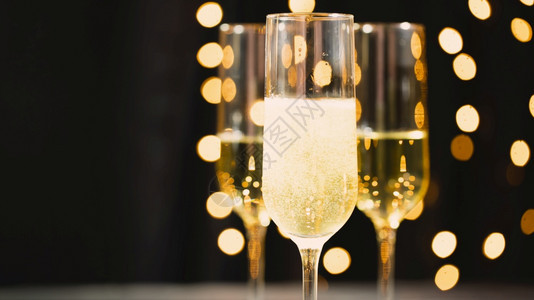 新年晚会香槟庆典饮料图片