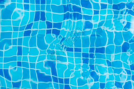 游泳的蓝色池水反射图片