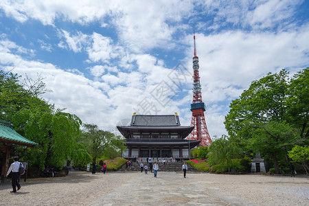 日本人在东京市与塔同在的柔州寺庙地标天际线背景图片