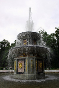 俄罗斯彼得霍夫的马不老泉彼得夏宫水喷图片