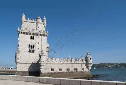 葡萄牙里斯本河岸边城堡图片