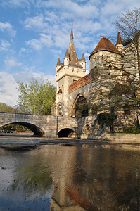 瓦伊达胡尼亚德匈牙利布达佩斯市Vajdahunyad城堡地标建筑造旅游图片