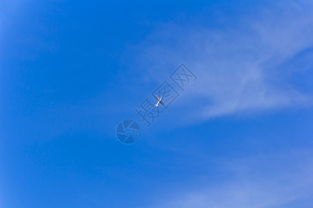 蓝色的运输天空中军用飞机行照片斗争图片