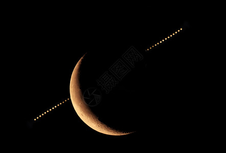 明亮的陨石坑由月球覆盖木星15072乌克兰马凯夫卡耶图片