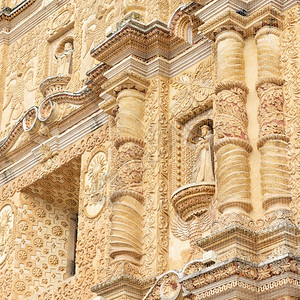 巴洛克式墨西哥圣里斯托瓦尔德拉斯卡萨圣多明各教堂的奥兰特巴洛克雕刻多明戈图片
