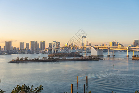 日落时东京湾城市风光图片