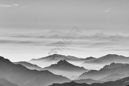 云雾缭绕的山顶图片