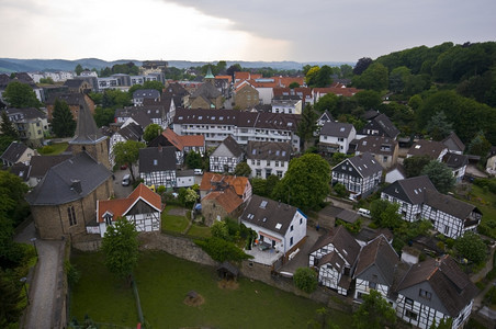 晚上布朗肯斯坦城堡的哈丁根镇北莱茵威斯特法伦图片