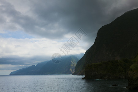 远山和海洋图片