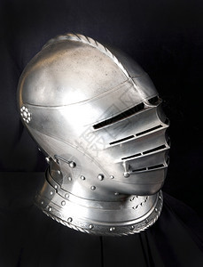 历史金属盔甲中世纪骑士的铁头盔非常重的图片