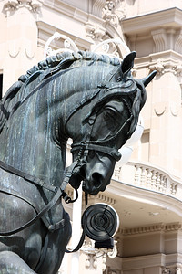 马具雕塑青铜头纪念碑的详情艺术品图片