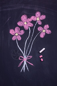 用手在黑板上画花粉笔木教育图片