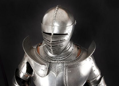 铁古老的中世纪骑士盔甲金属保护士兵不受对手冲撞金属保护历史的图片