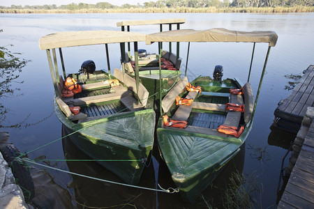 苹果浏览器反射冒险赞比亚南卢昂瓦河上的非洲船图片