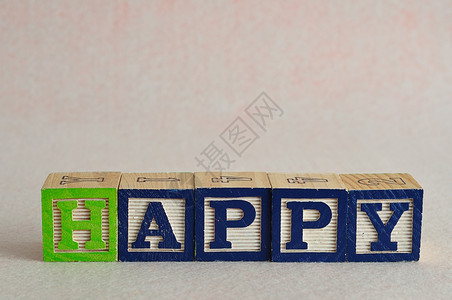 用积木拼成的字母happy图片
