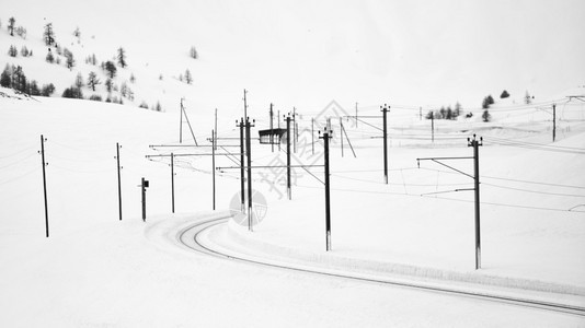 雪中的火车路线图片