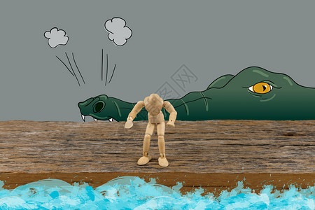 假的蓝色Wooden假冒鳄鱼跳入河中逃脱生命必须成为选择吓图片