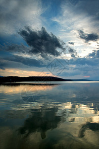 水坝湖景观日落图片