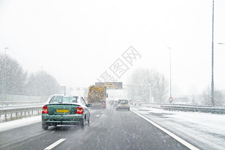 阿姆斯特丹雪中的高速公路图片