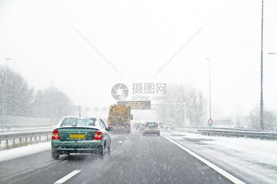 阿姆斯特丹雪中的高速公路图片