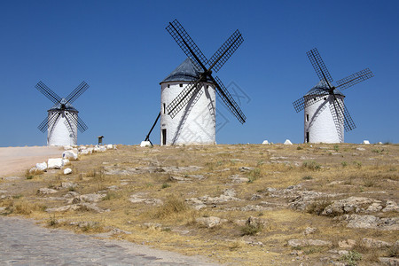 艾伦西班牙中部拉曼查地区CampodeCriptana三家风车旅游地标图片