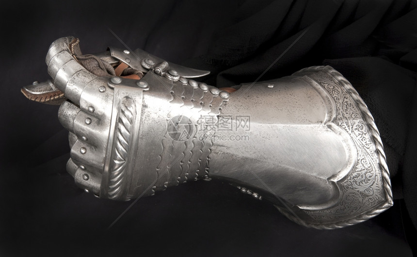 老的中世纪保护手骑士E元素防护盔甲优质的图片