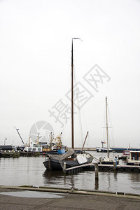 艾瑟梅尔灰色的荷兰乌克港鱼船尔图片