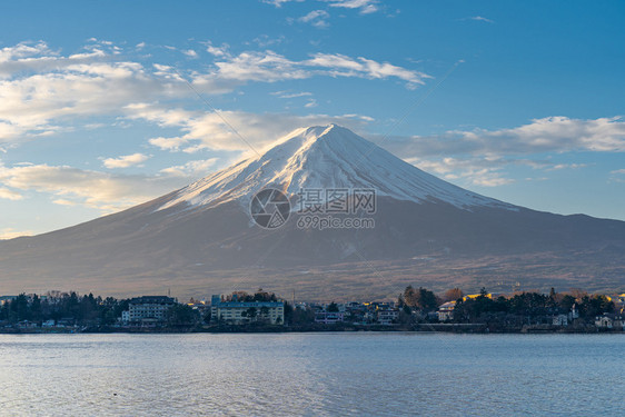 亚洲日本富士山的风景蓝色美丽的天空图片